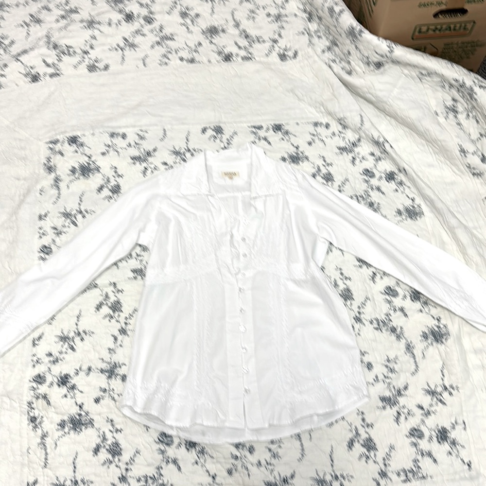 Novica, Blouse